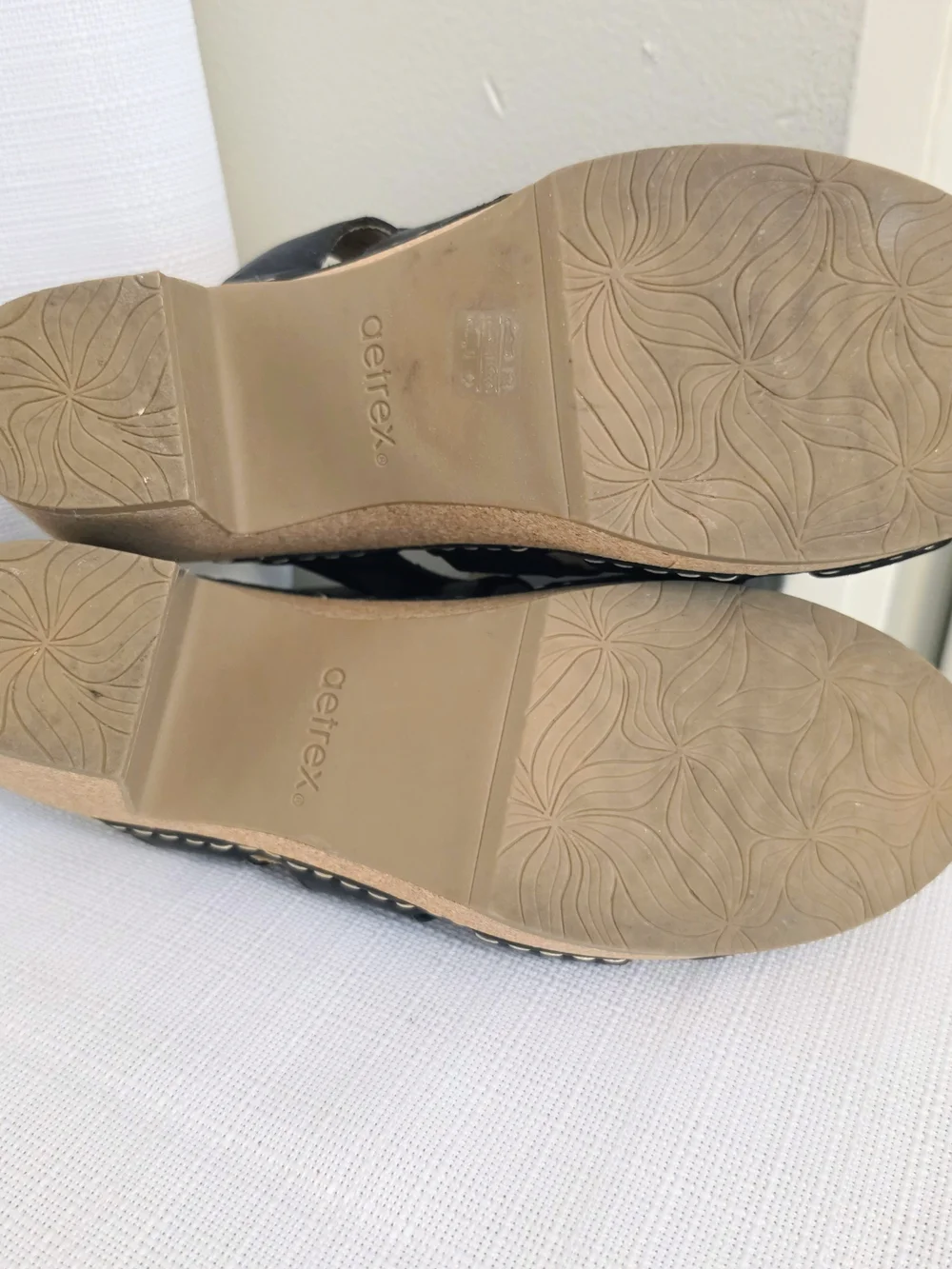 Aetrex Cally Leather Platform Sandals Wm 10 Slip On Cork Sole Closed Toe